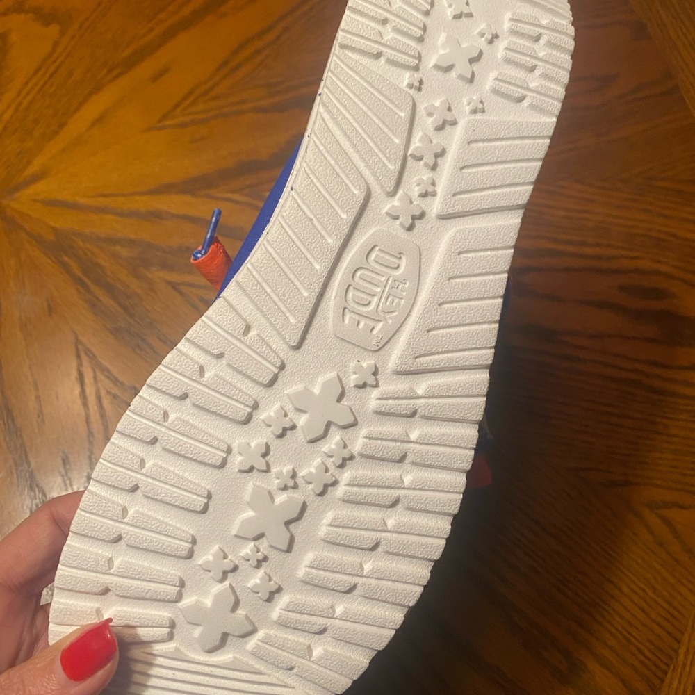 Hey Dude Women’s Gator Shoes - Picture 2 of 7